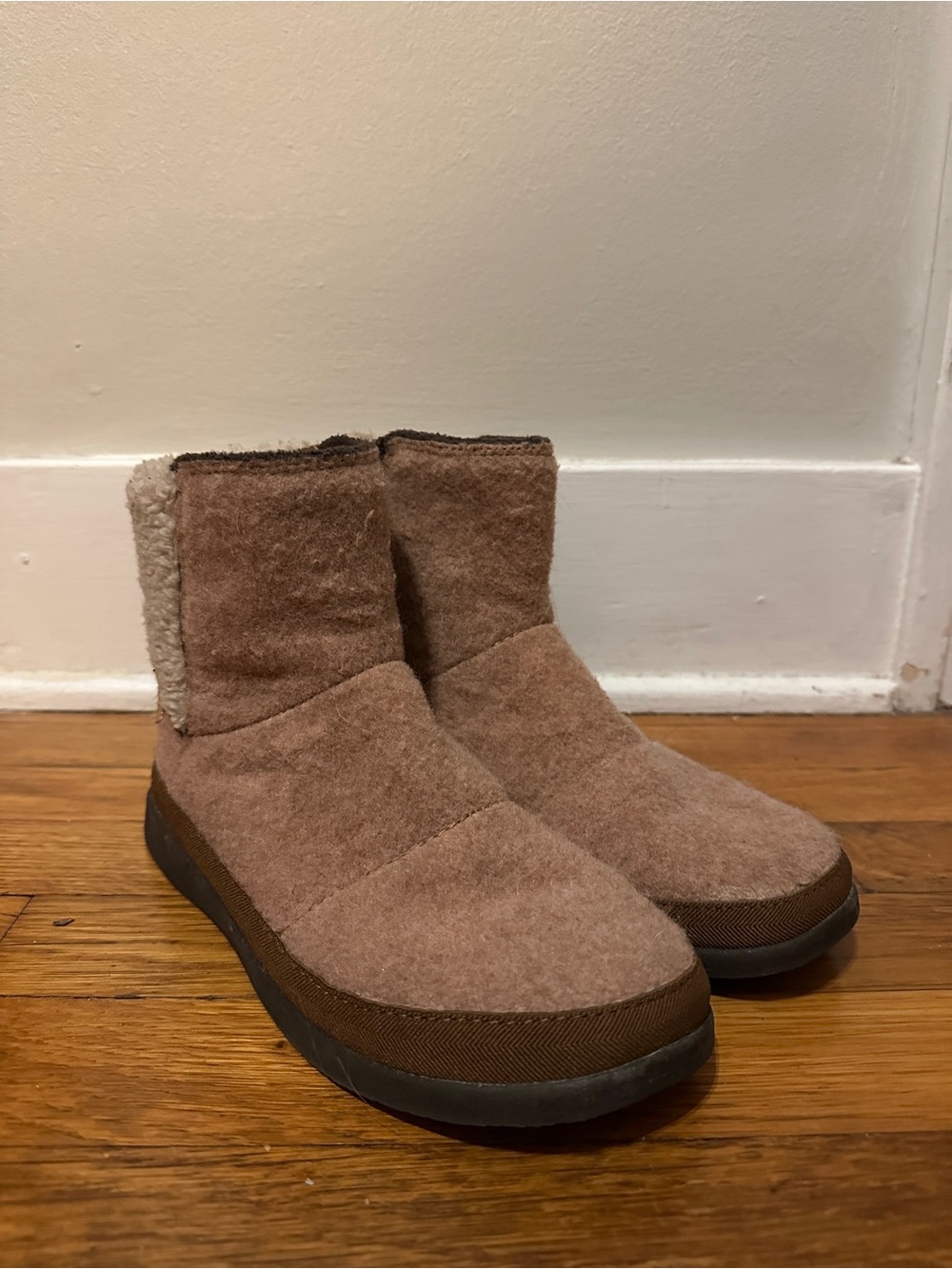 Chaco Women's Brown Tan Winter Slip-On Boots